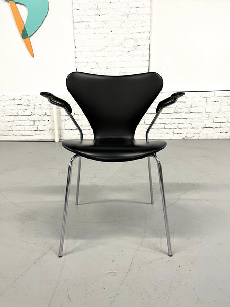 Series 7 Armchair by Arne Jacobsen for Fritz Hansen